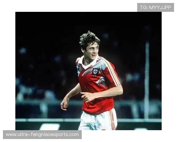 足球巨星的传奇人生与不朽荣耀：从绿茵场到全球舞台的崭新篇章