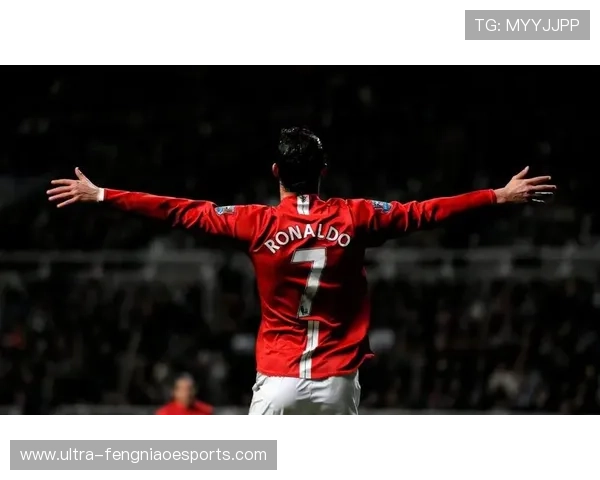 足球球星背影:赛场荣耀与追梦路的缩影 足球球星背影:赛场荣耀与追梦路的缩影